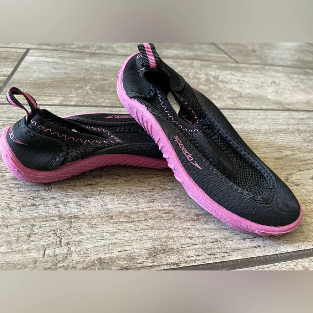 Speedo girls water shoes size L 9/10 beach vacation